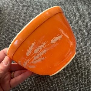 Vintage Pyrex Harvest Wheat 750ml Mixing Bowl